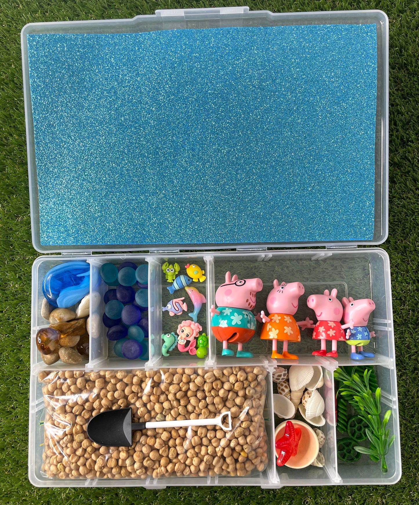 Play in the Tray - Peppa Pig’s Beach Day