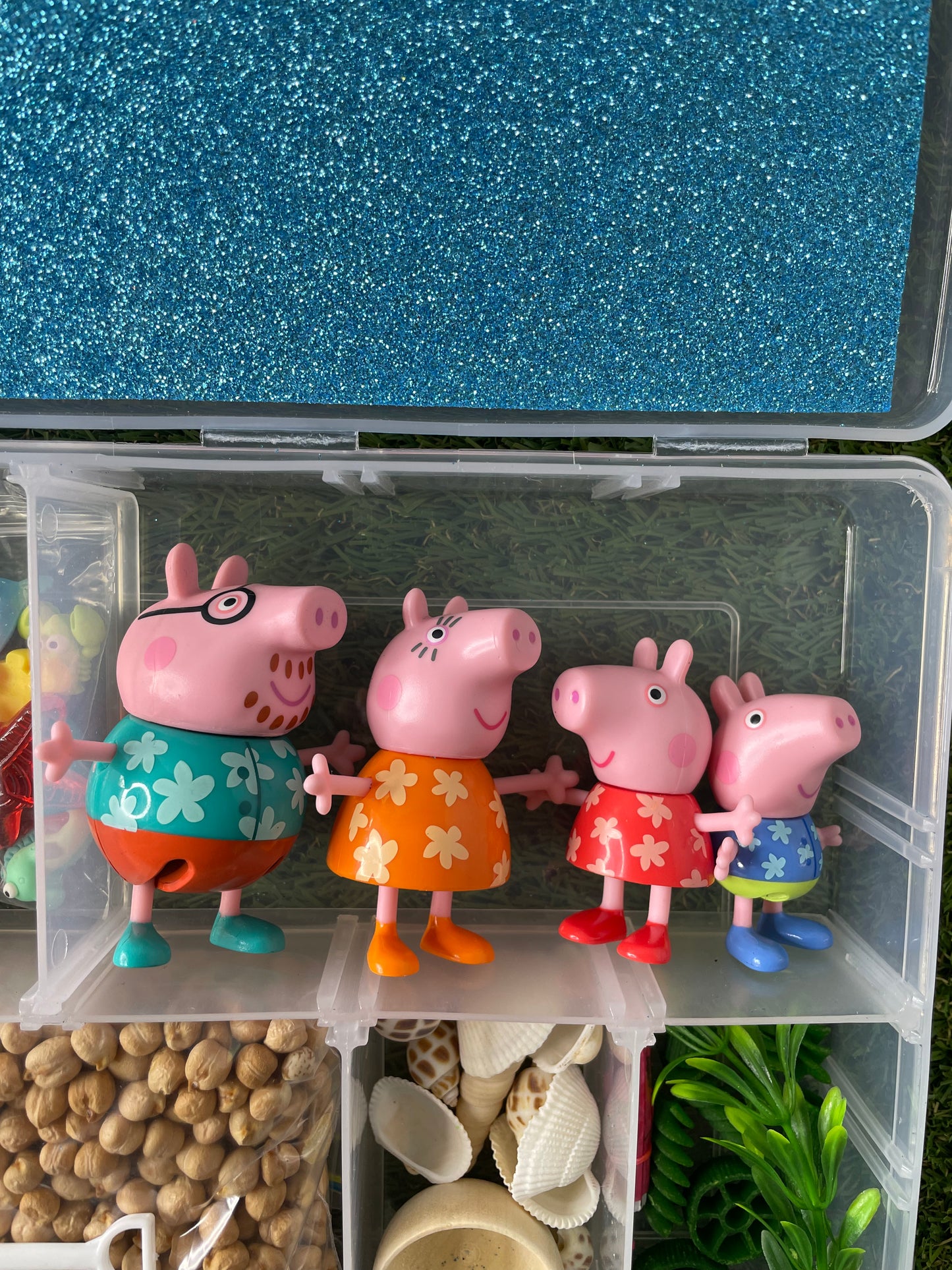 Play in the Tray - Peppa Pig’s Beach Day